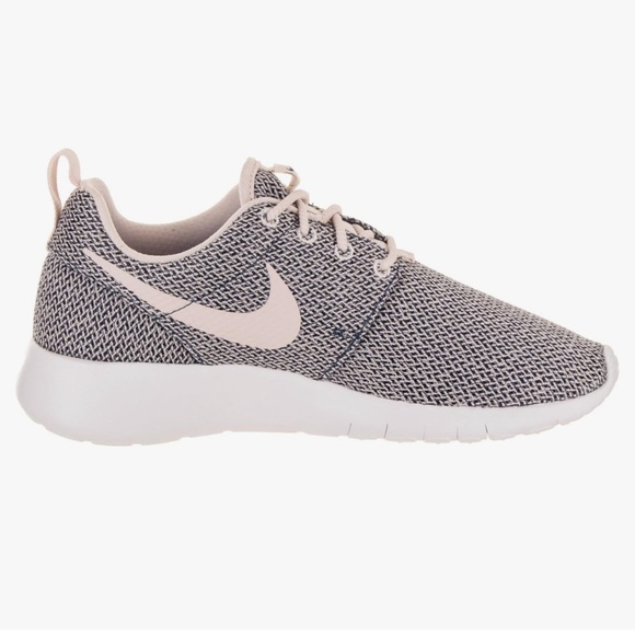Nike Girl's Roshe One Running Shoe, Navy/Barely Rose-White - Size 7 - Picture 2 of 7